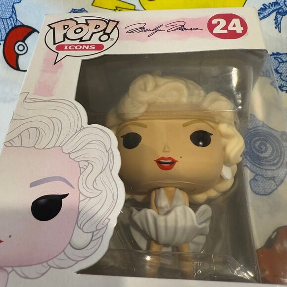 Funko Pop! Marilyn Monroe #24 White Dress - Picture 6 of 6